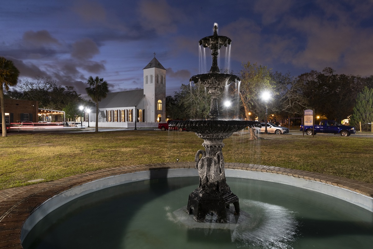 A close up photo of the fountain in Fountain Park